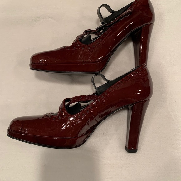 Burgundy patent leather heels. Great details - Picture 4 of 12